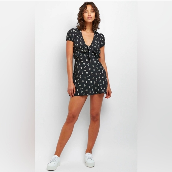 Cotton Candy Dresses & Skirts - Cotton Candy LA Tie Front Floral Print Mini Dress Size Large NEW